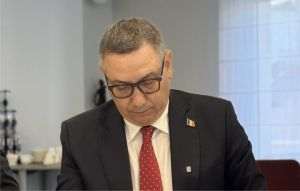 Ponta a inundat sate româneşti ca să salveze Belgradul; Fostul premier, candidat la prezidenţiale - la un pas să fie acuzat penal pentru înaltă trădare?