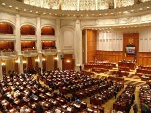 News.ro: Moţiune simplă AUR-POT împotriva lui Emil Hurezeanu, dezbătută marţi în Camera Deputaţilor